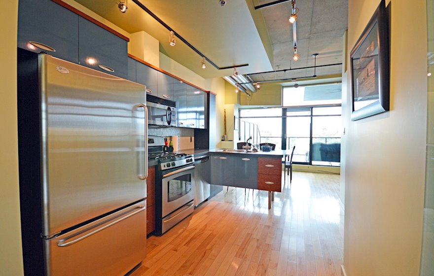304 Kitchen to balcony
