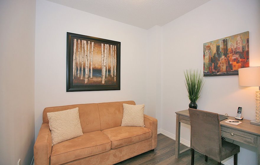 Den/Designated Office Desk Free WiFi Free National Telephone Calls North York
