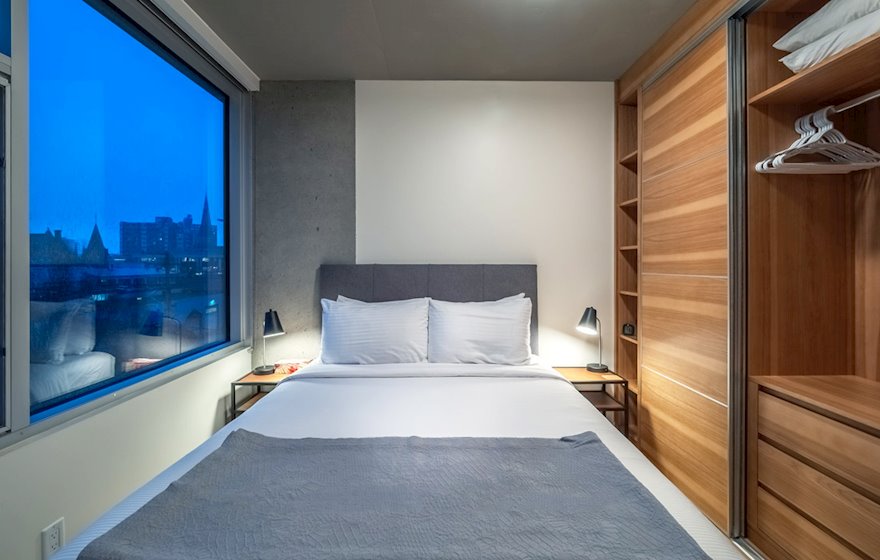 989-403, Fully Furnished Condo Quenn Bedroom