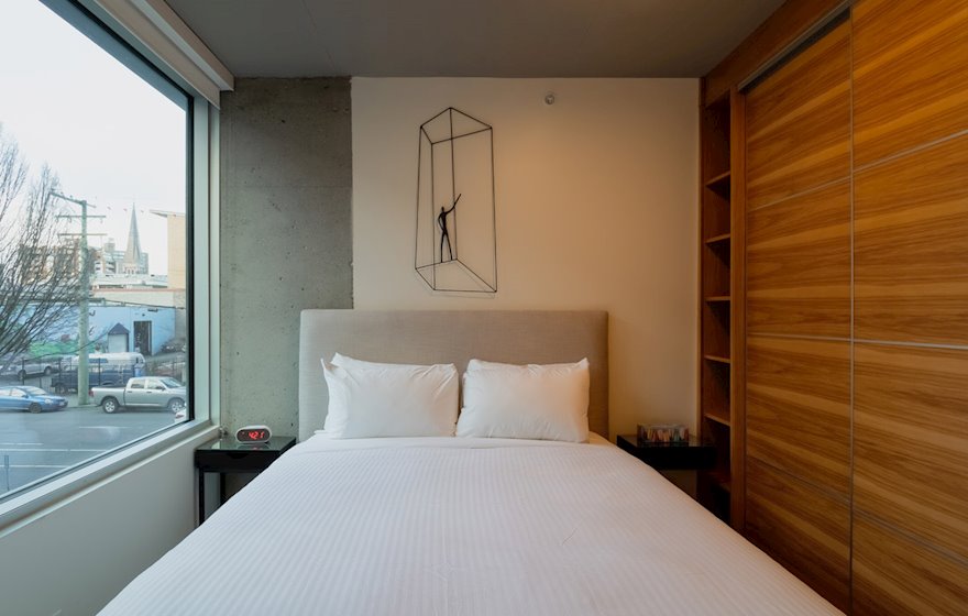 989 #203 Fully Furnished Bedroom