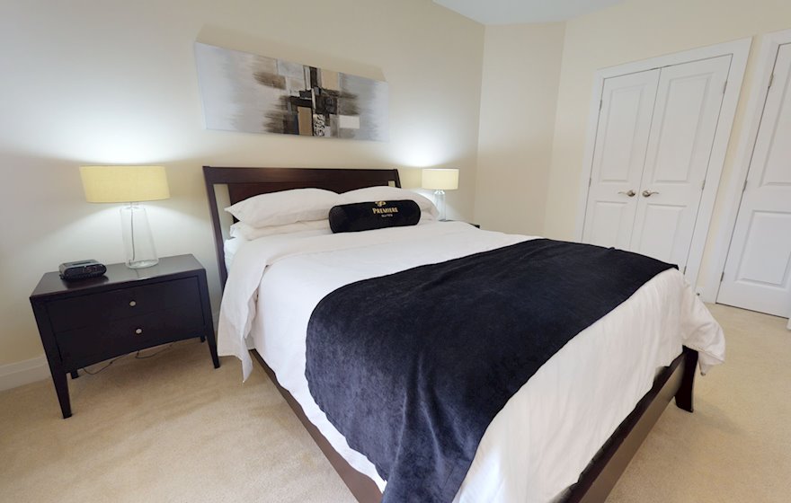 708 Principal Bedroom Queen Mattress Fully Furnished Apartment Suite Kanata