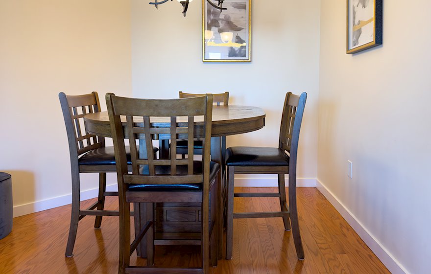 Peninsula 210 dining