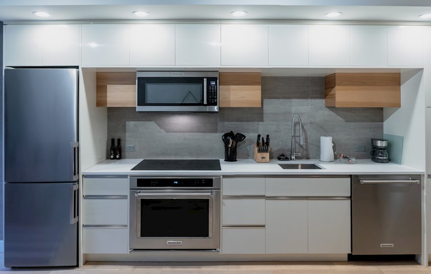 989 #203 Fully Furnished Kitchen