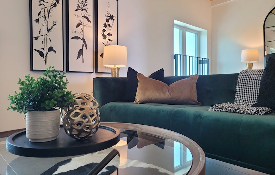 Living Room Free WiFi Fully Furnished Apartment Suite Toronto East