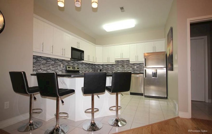Kitchen w breakfast bar