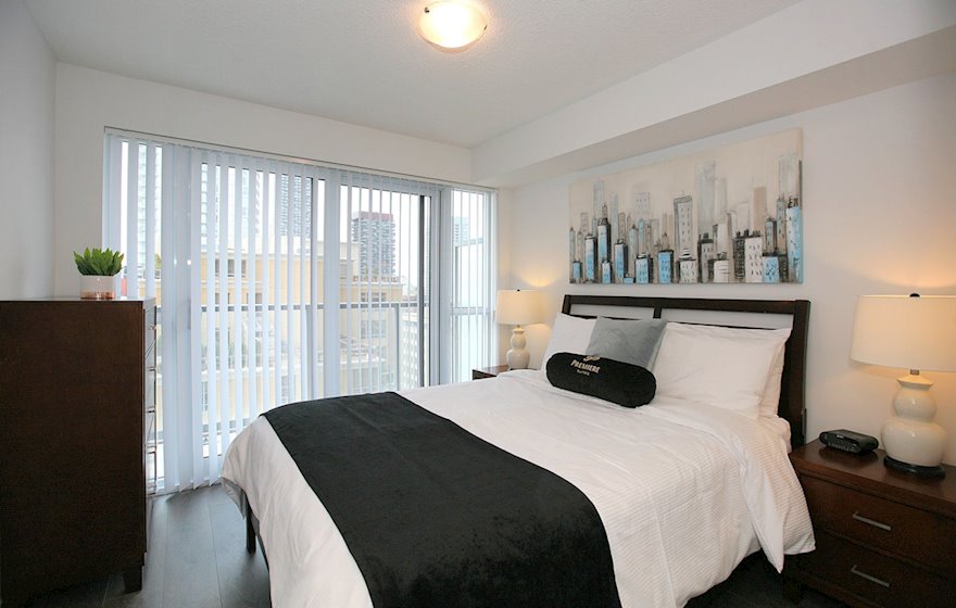 Master Bedroom Fully Furnished Apartment Suite - Midtown Toronto