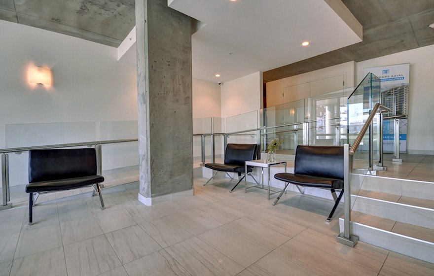 11 - Lobby