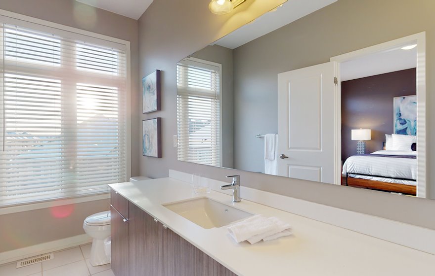 Principal Bathroom Soaker Tub Fully Furnished Apartment Suite Oakville