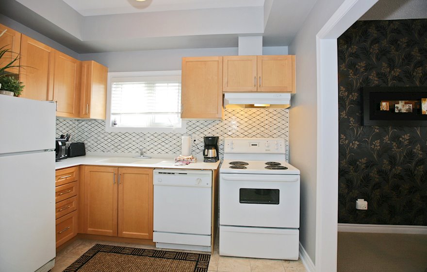 Kitchen Fully Equipped Five Appliances - Kleinburg 14