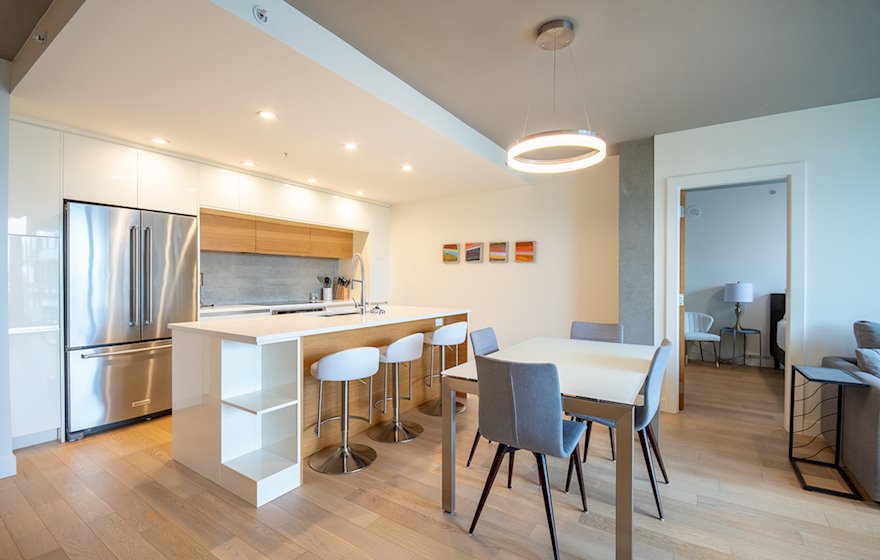 989 401 dining area