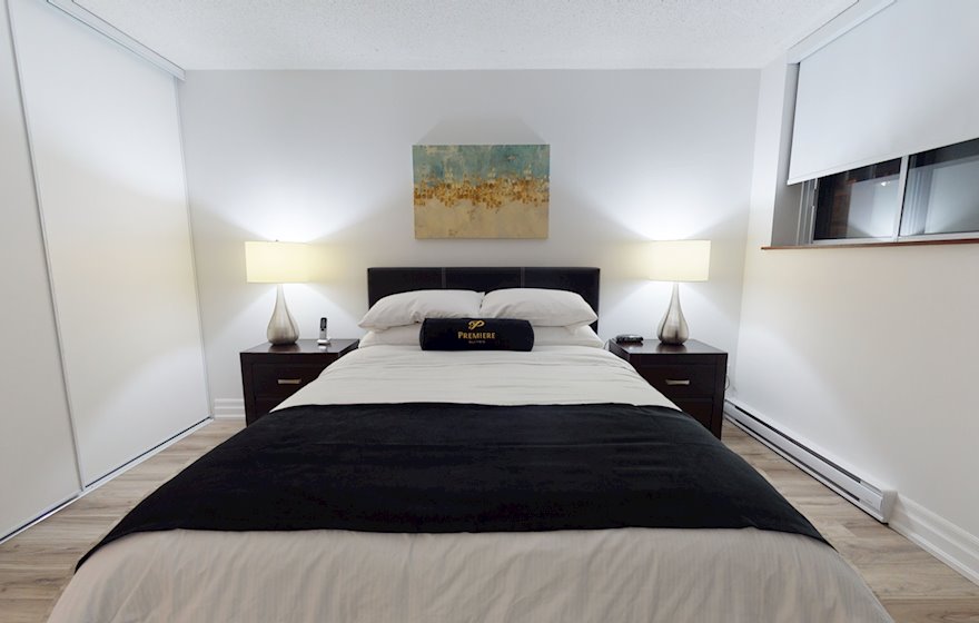 506 Primary Bedroom Queen Mattress Fully Furnished Apartment Suite Ottawa