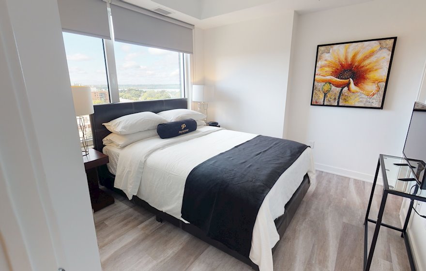 902 - Principal Bedroom Queen Mattress Fully Furnished Apartment Suite Ottawa