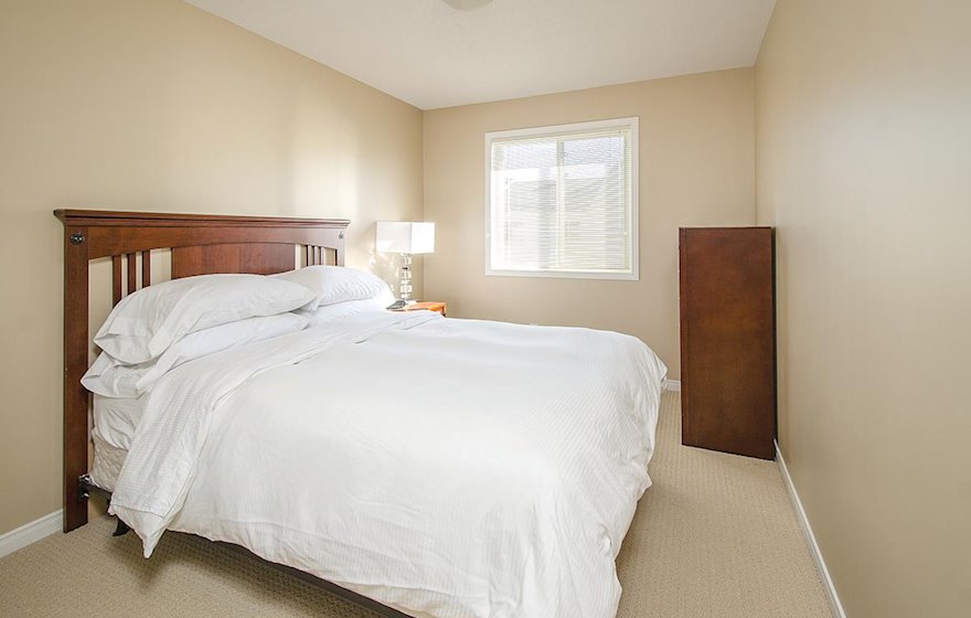 244 Arrita - Second Bedroom Queen Mattress Fully Furnished Town House Kanata