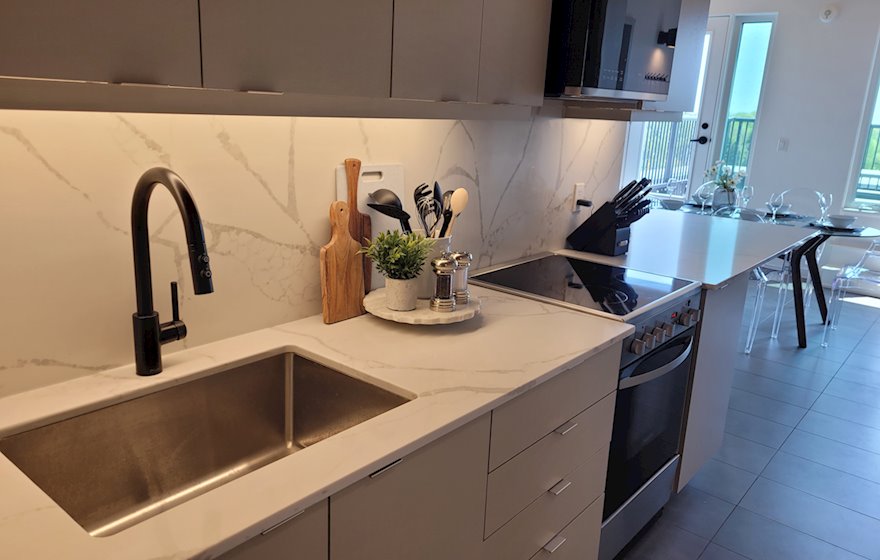 Kitchen Fully Equipped Five Appliances Stainless Steel Toronto East