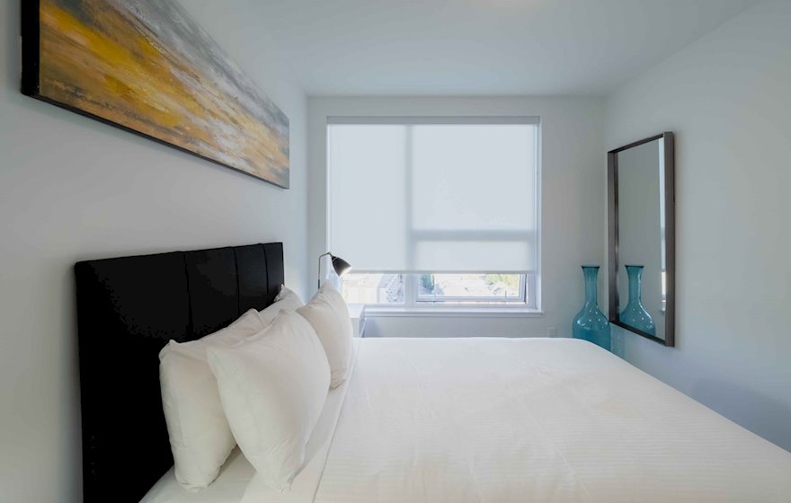 Fully Furnished Condo /Queen Bedroom
