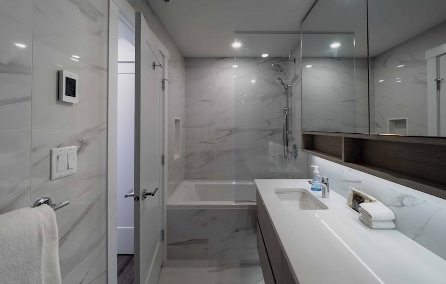 Fully Furnished Condo /Bathroom