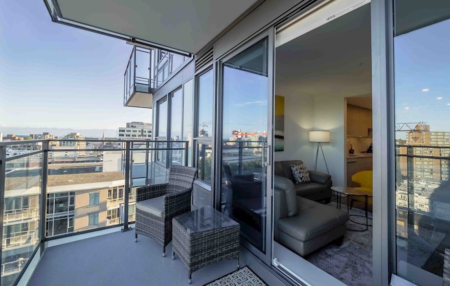 Fully Furnished Condo /Kitchen