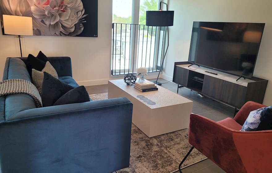 Living Room Free WiFi Fully Furnished Apartment Suite Toronto East