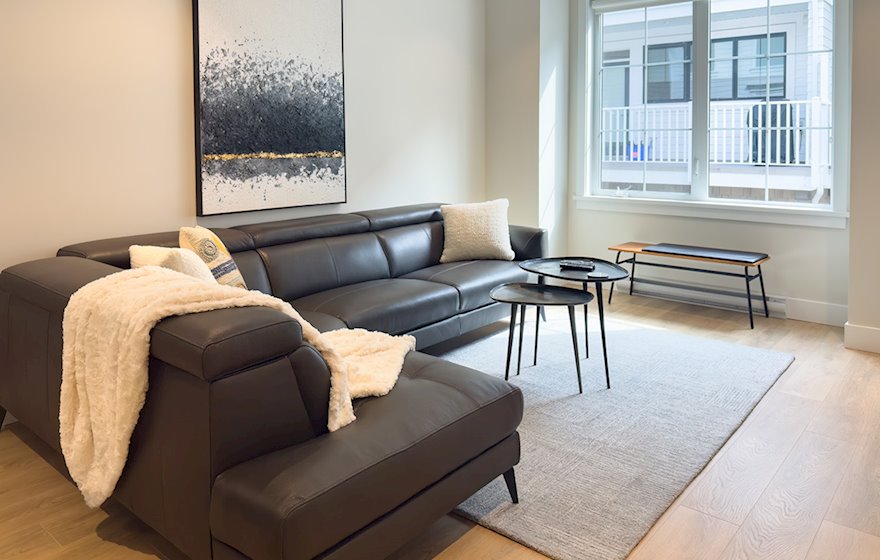 Kings Road #14 living room
