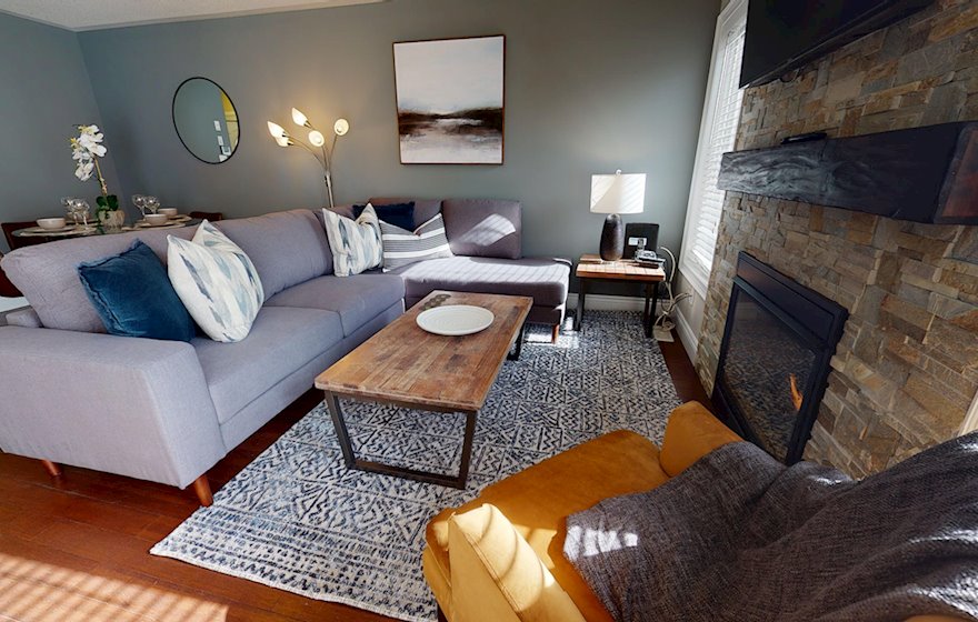 Living Room Free WiFi Fully Furnished Apartment Suite Milton