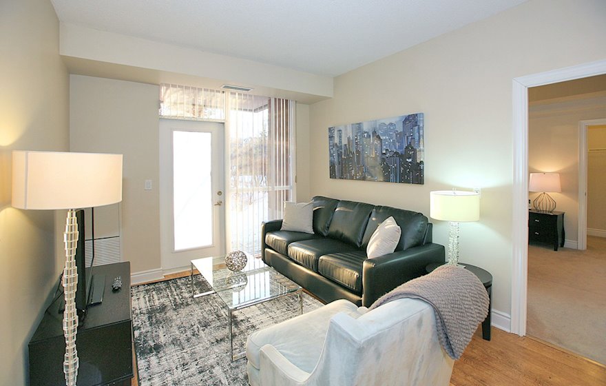 Living Room Free WiFi Fully Furnished Apartment Suite Markham