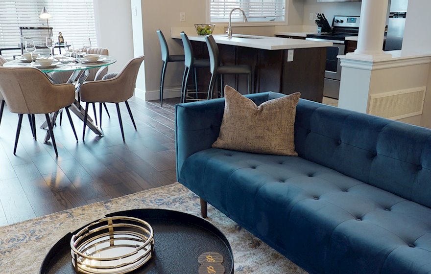 Living Room Free WiFi Fully Furnished Apartment Suite Oakville