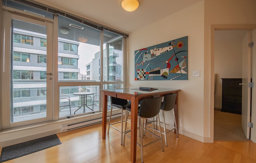 Corazon 506 dining area