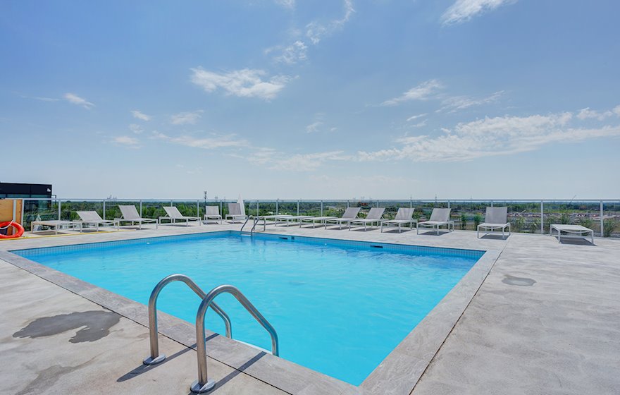 13 - Pool