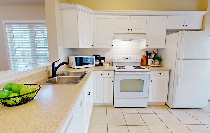 Kitchen Fully Equipped Five Appliances Burlington