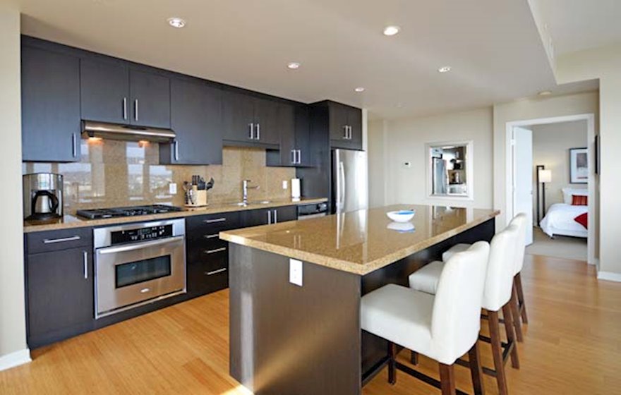 Dockside 707 A kitchen