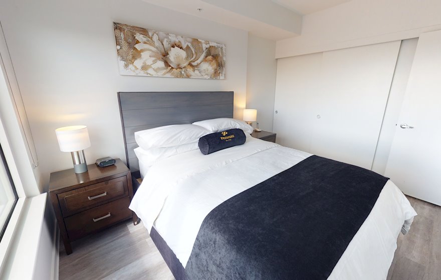 901 - Principal Bedroom Queen Mattress Fully Furnished Apartment Suite Ottawa