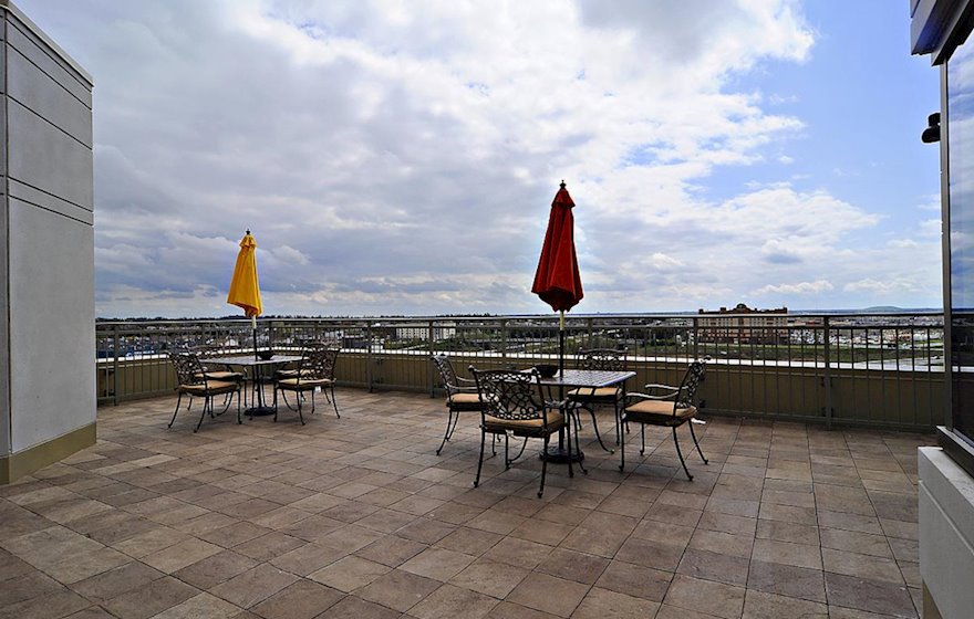 Roof Top Terrace Fully Furnished Apartment Suite Kanata