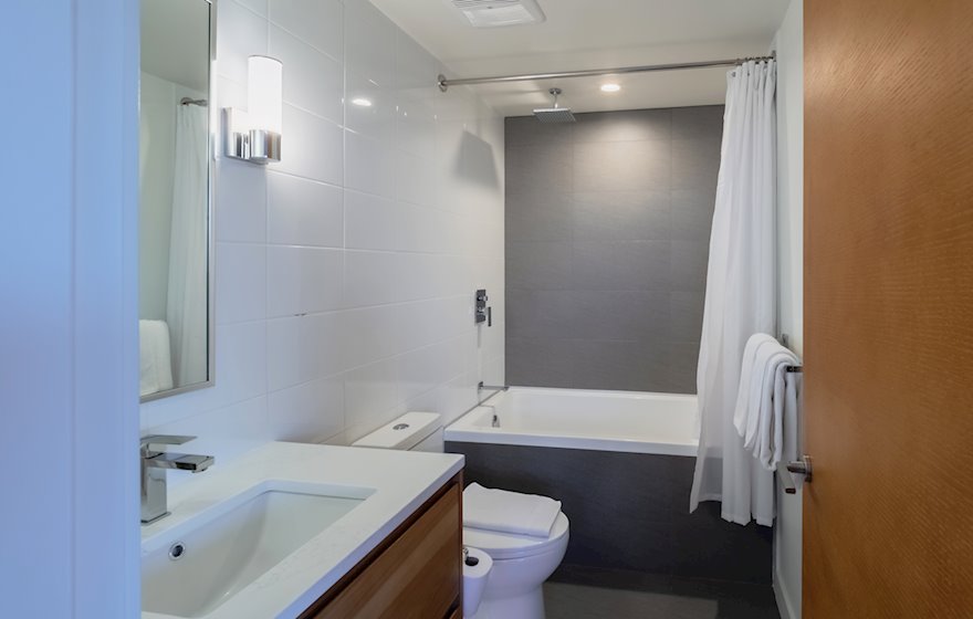 989 #412 luxurious bathroom