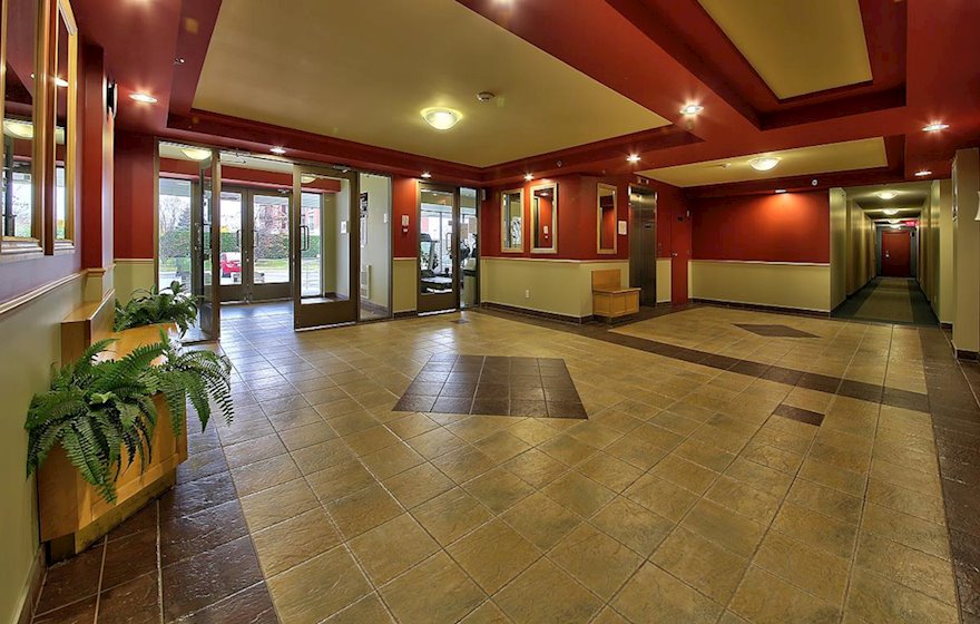 12 - Lobby