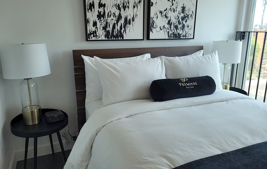 Second Bedroom Queen Mattress Fully Furnished Apartment Suite Toronto East