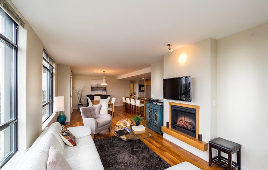 Belvedere Suite 1402 - Living Room/Dining Room