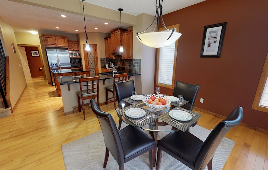 Kitchen & Dining