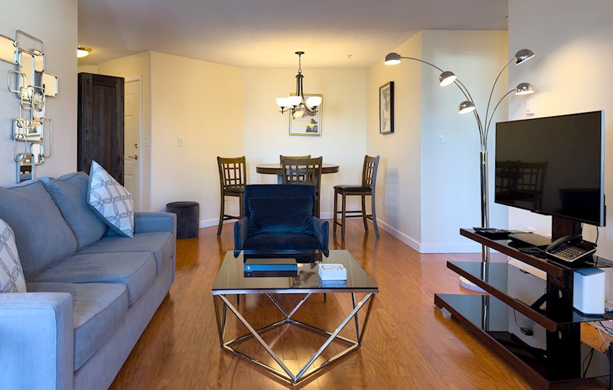 Peninsula 210 living/dining