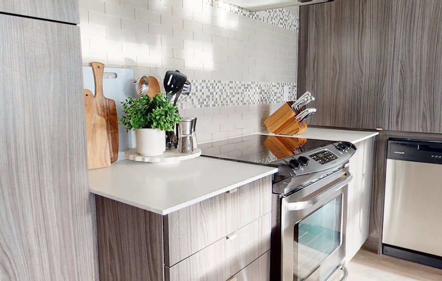 Kitchen Fully Equipped Five Appliances Stainless Steel Oakville