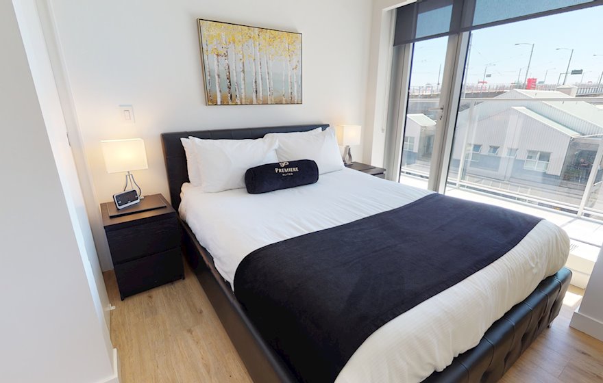Primary Bedroom (916)