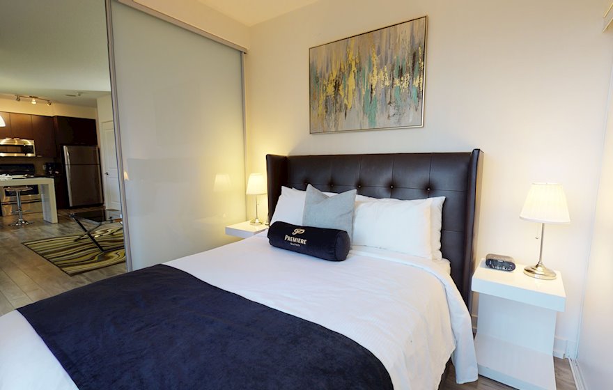 Bedroom Queen Mattress Fully Furnished Apartment Suite North York