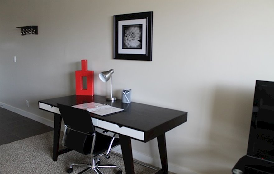 Deveraux - desk
