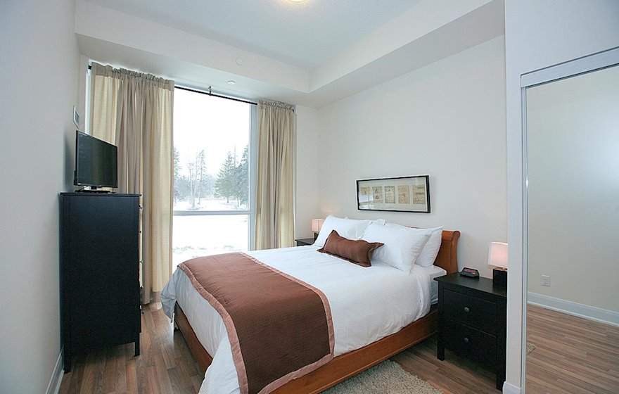 Master Bedroom Fully Furnished Apartment Suite Woodbridge Vaughan 210