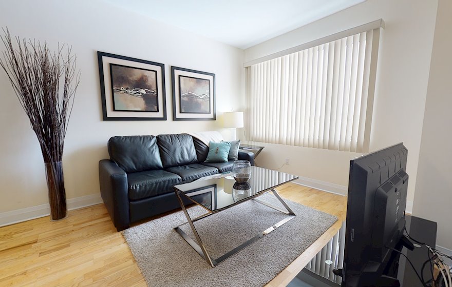 708 Living Room Free WiFi Fully Furnished Apartment Suite Kanata