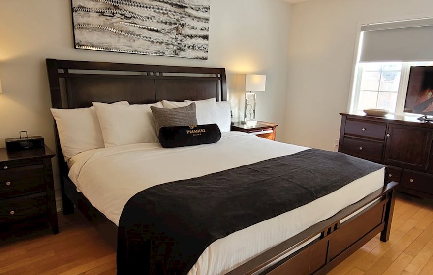 Principal Bedroom King Mattress Fully Furnished Apartment Suite Markham