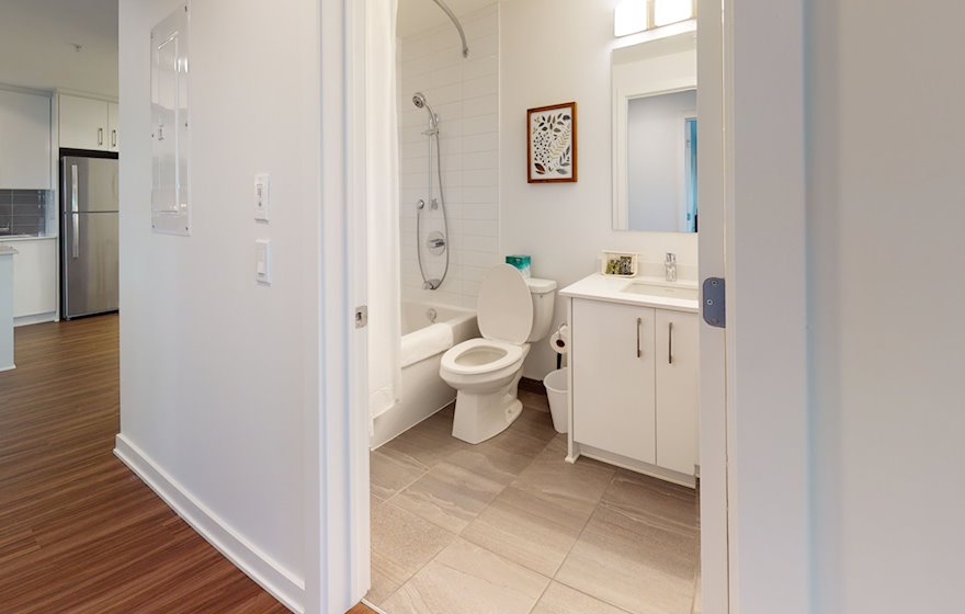 602 Bathroom Fully Furnished Apartment Suite Ottawa