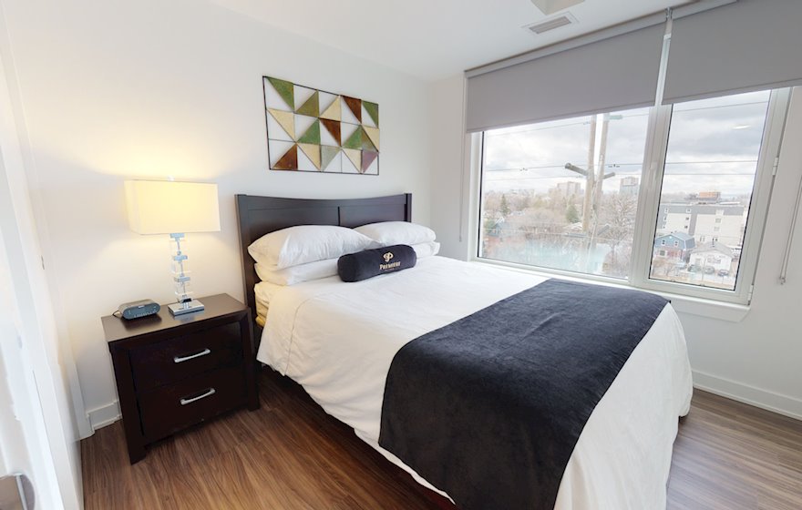 602 Second Bedroom Queen Mattress Fully Furnished Apartment Suite Ottawa