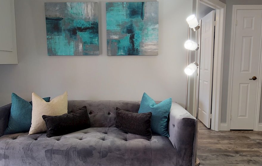 Living Room Free WiFi Fully Furnished Apartment Suite Burlington