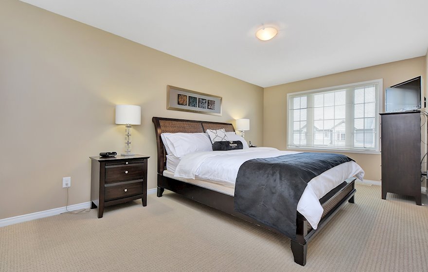 243 Arrita - Master Bedroom Queen Mattress Fully Furnished Apartment Suite Kanata