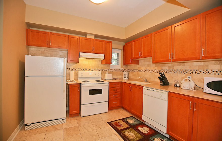 Kitchen Fully Equipped Five Appliances  - Kleinburg 20
